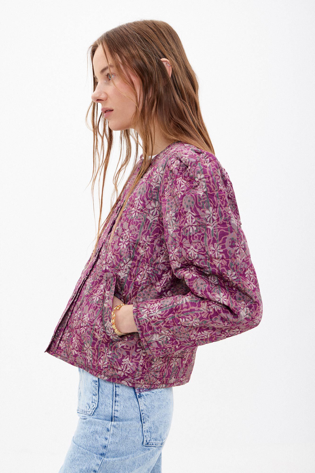 5 Chalecos Calentitos Para Lucir Con Faldas Y Pantalones En Otoño 2025