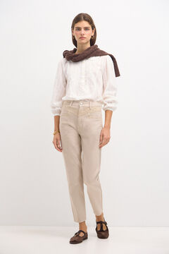 Hoss Intropia Ofelia. Mom jeans com bordado Ecru