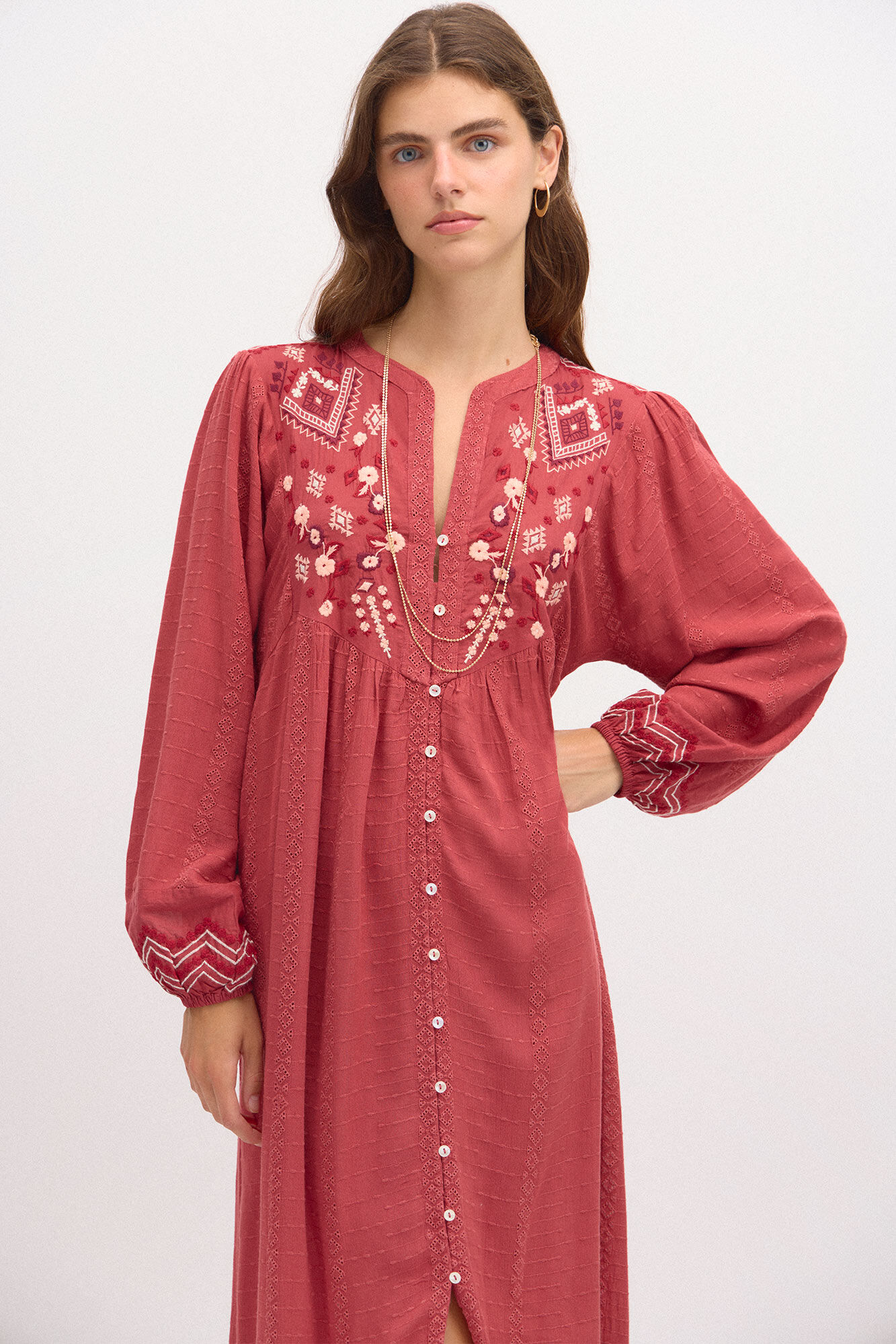 Carola. Vestido bordado. Vestidos y Monos de mujer Hoss Intropia