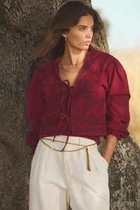 Hoss Intropia Eva. Chaqueta bordada Vino