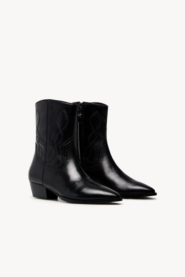 Hoss Intropia Maitane. Botines de piel Negro