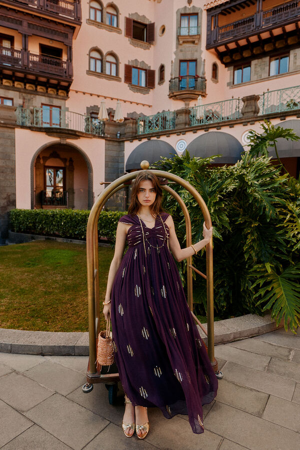 Hoss Intropia Aurora. Vestido bordado Roxo