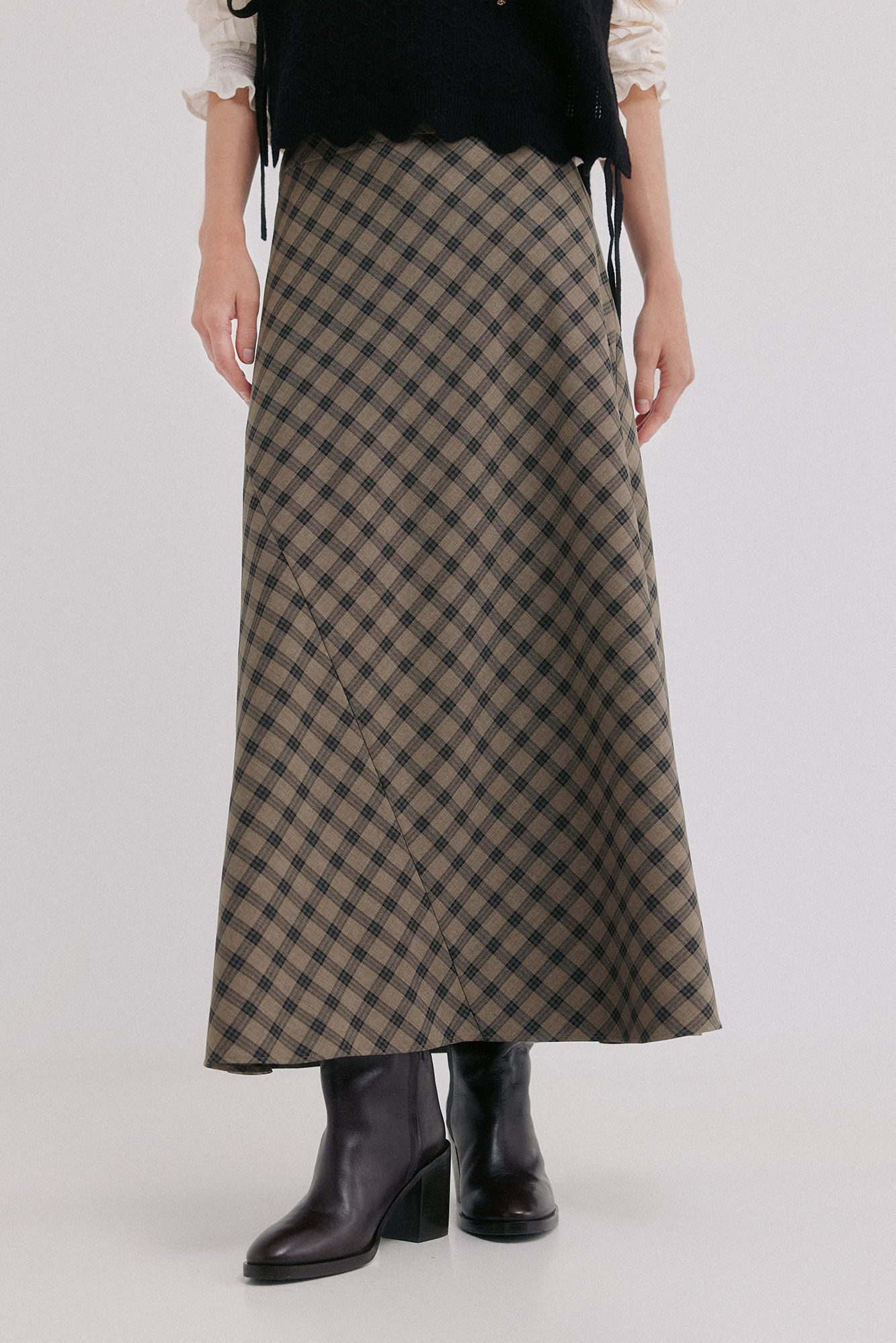 Hoss Intropia Roxe. Falda midi