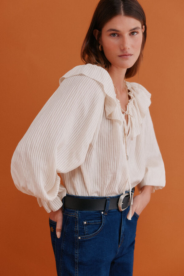 Hoss Intropia Cassandra. Blusa romântica Ecru