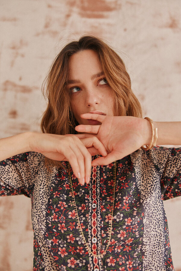 Hoss Intropia Creta. Blusa estampada. Estampado rojo