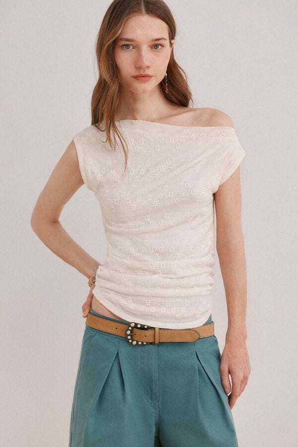 Hoss Intropia Marga. Camiseta asim&eacute;trica Marfil