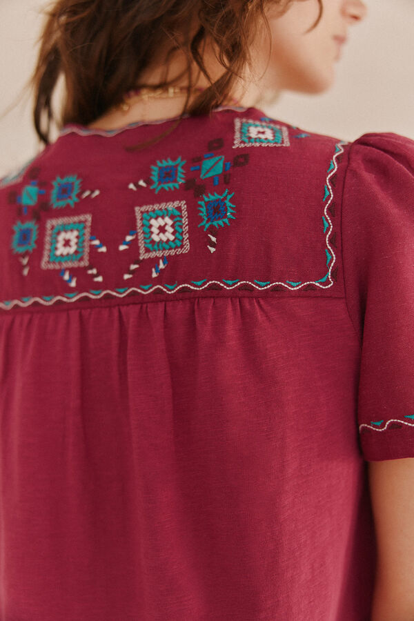Hoss Intropia Malena. Camiseta con bordados étnicos Lila