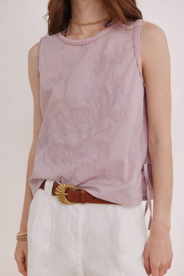 Hoss Intropia Marcela. Top bordado Lila