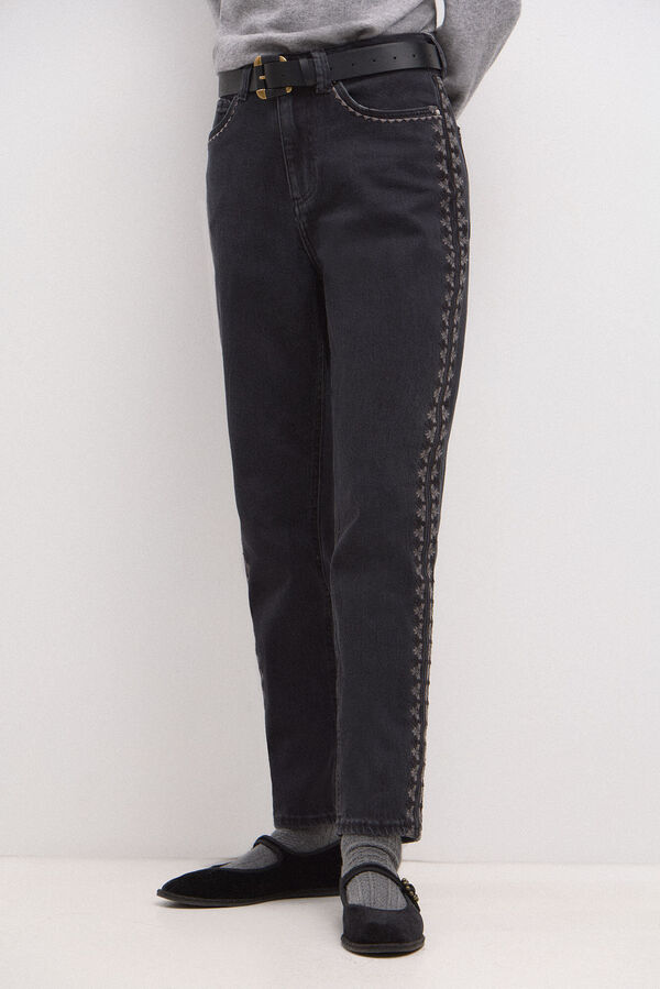 Hoss Intropia Olena. Mom jeans com bordado Preto