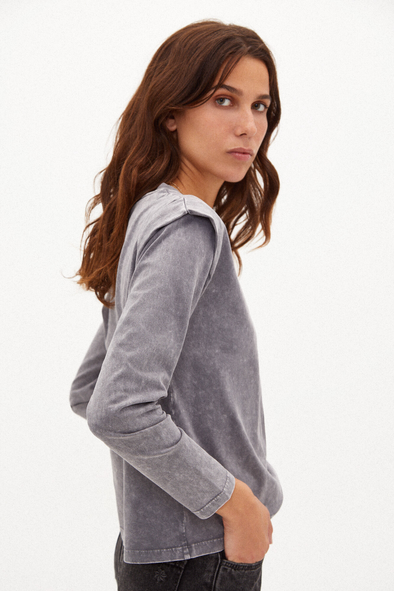 Camiseta gris desgastada online