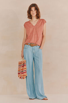 Hoss Intropia Miriam. T-shirt gola em bico Subiu