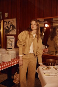 Hoss Intropia Eug&egrave;ne. Chaqueta corta