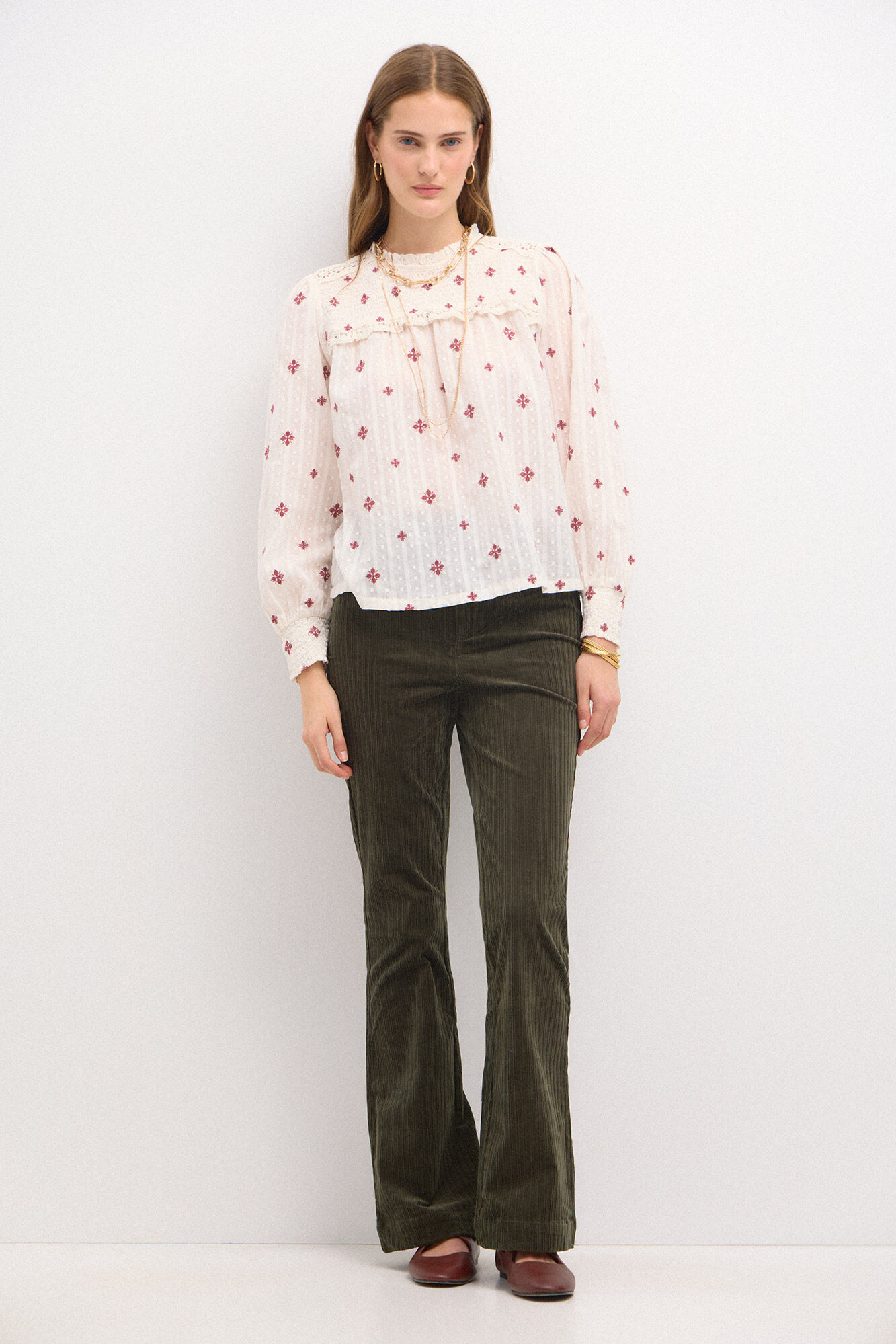Pantalon pana acampanado outlet