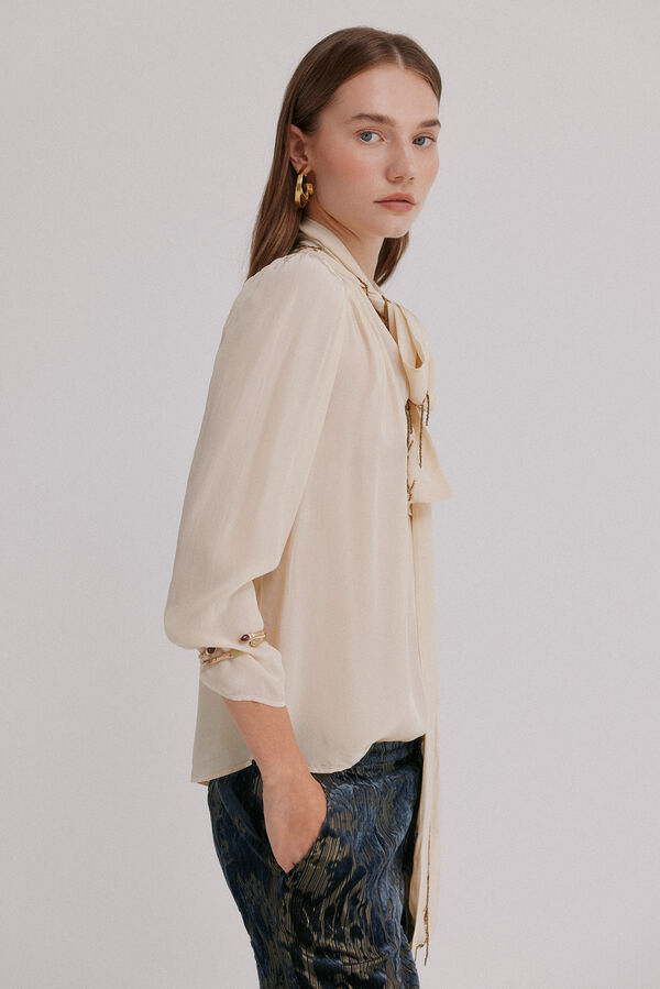Hoss Intropia Carrie. Blusa con lazada Marfil