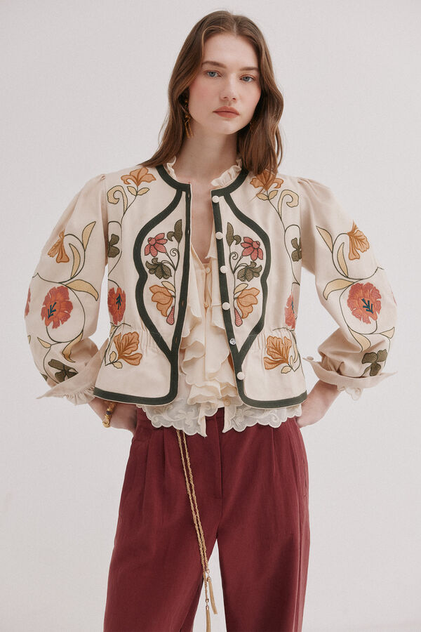Hoss Intropia Eilana. Chaqueta detalles bordados Marfil