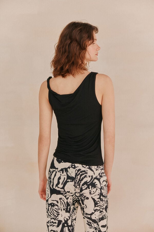 Hoss Intropia Milia. Camiseta drapeada Negro
