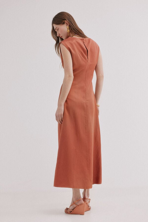 Hoss Intropia Alessia. Vestido midi satinado Rosa