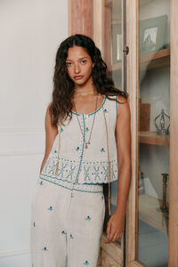 Hoss Intropia Carmela. Top bordado