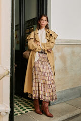 Hoss Intropia Daniele. Sobretudo bordado Ecru