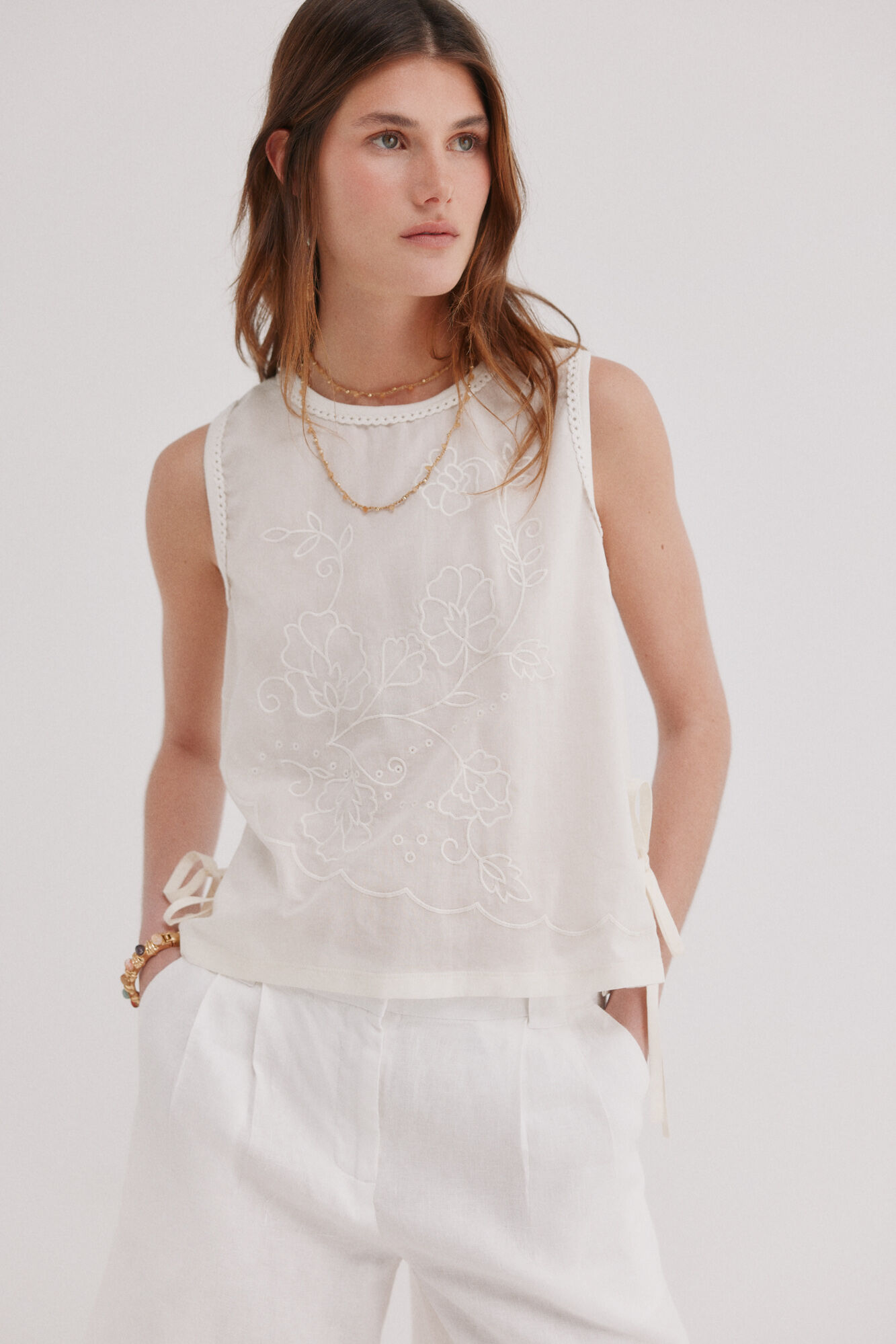 Hoss Intropia Marcela. Top bordado