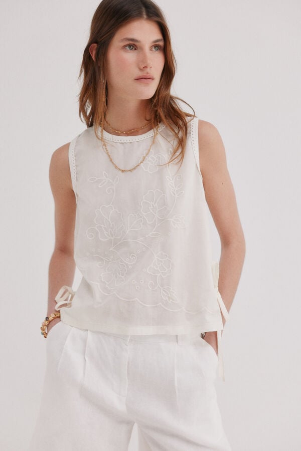 Hoss Intropia Marcela. Top bordado Marfil