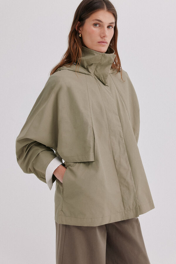 Hoss Intropia Diane. Desportiva curta Verde