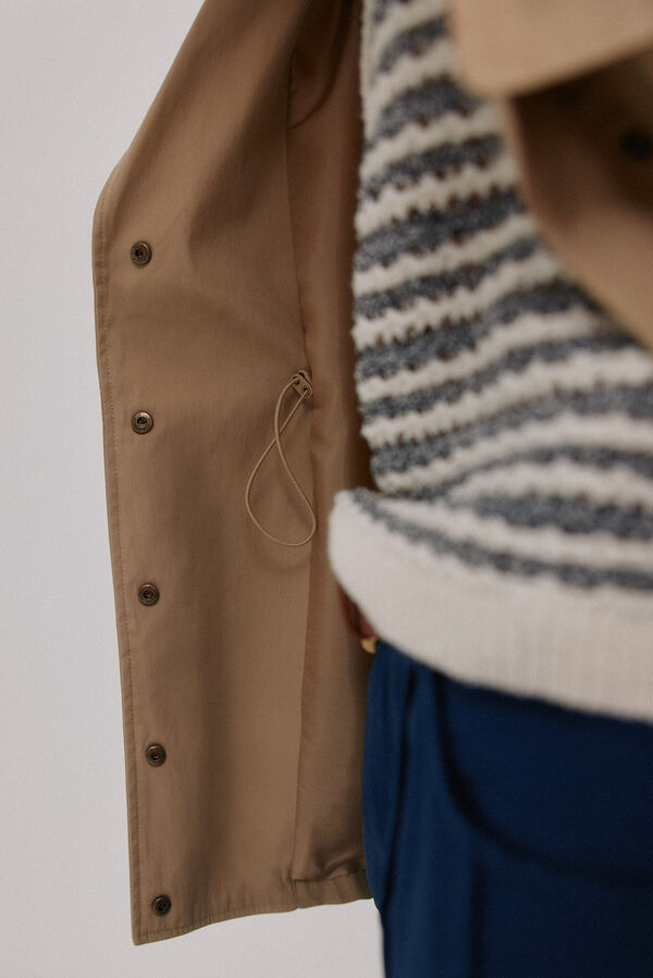 Hoss Intropia Dahlia. Desportiva curta Beige