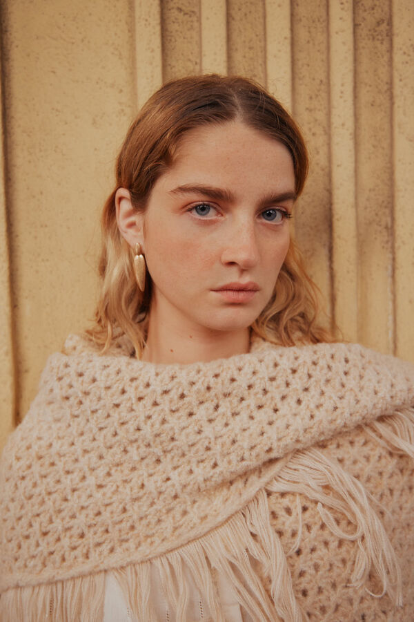Hoss Intropia Nieves. Chal calado de flecos Beige