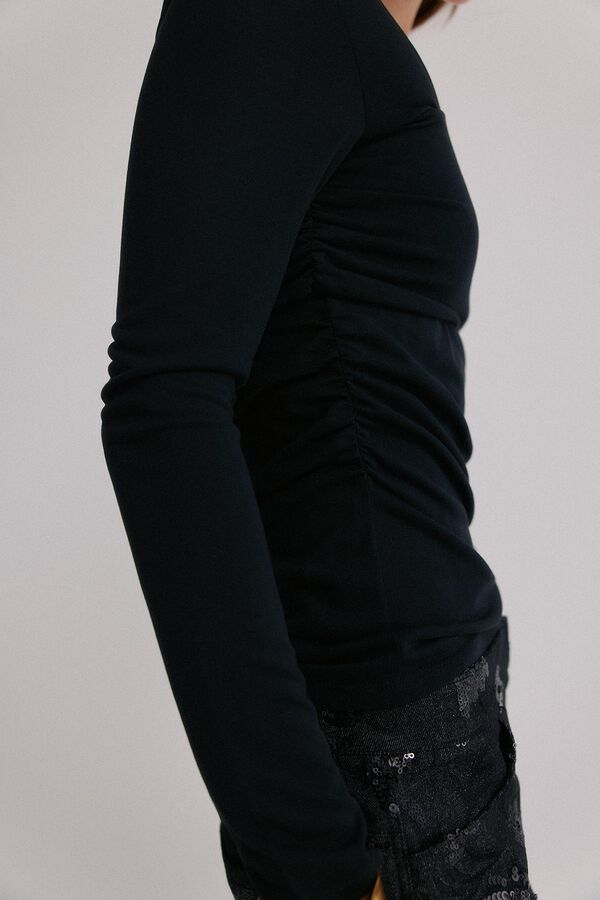 Hoss Intropia Magnolia. Top escote asimétrico Negro