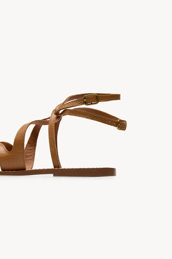 Hoss Intropia Mar. Sand&aacute;lias em pele Castanho