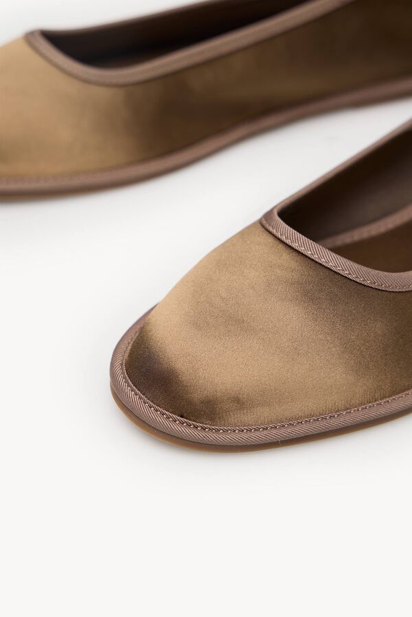 Hoss Intropia Maira. Persianas venezianas de cetim Khaki