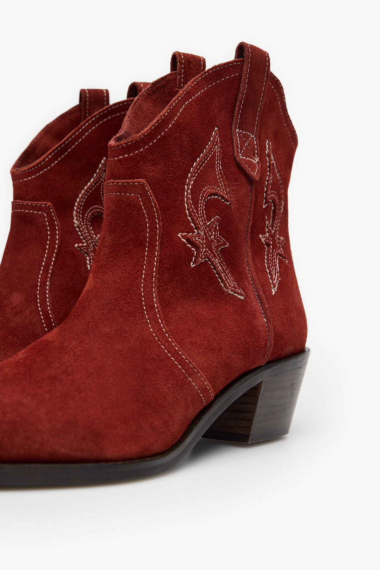 Hoss Intropia Macarena. Botim baixo croute 