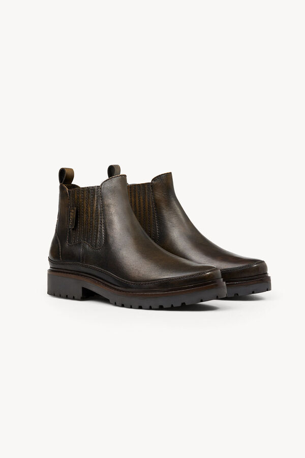 Hoss Intropia M&iacute;a. Bot&iacute;n de piel con plataforma Marron