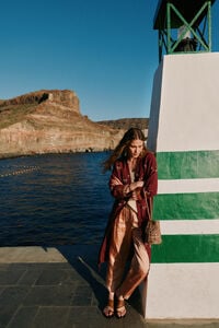 Hoss Intropia Entra. Kimono de lino largo