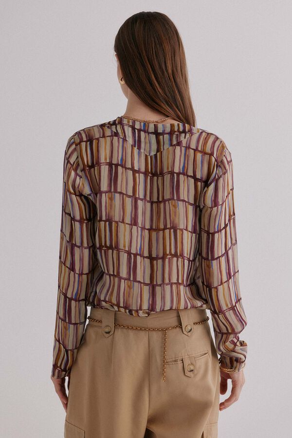 Hoss Intropia Guisselle. Blusa com decote cruzado assimétrico Ecru