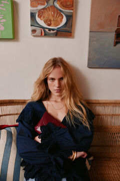 Hoss Intropia Caroline. Blusa com gola. Azul