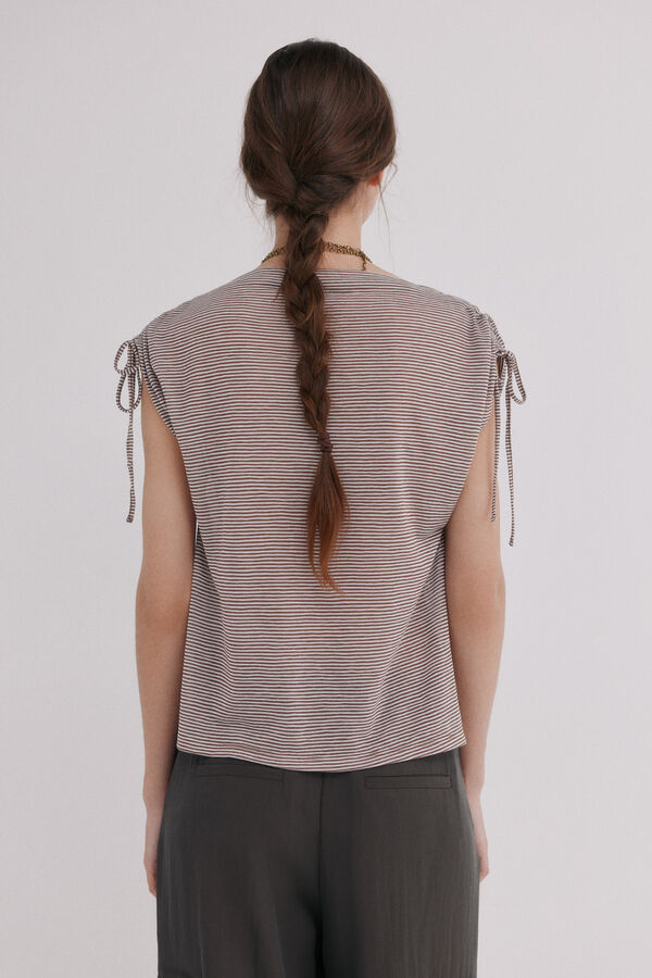 Hoss Intropia Madison. T-shirt com franzidos Castanho