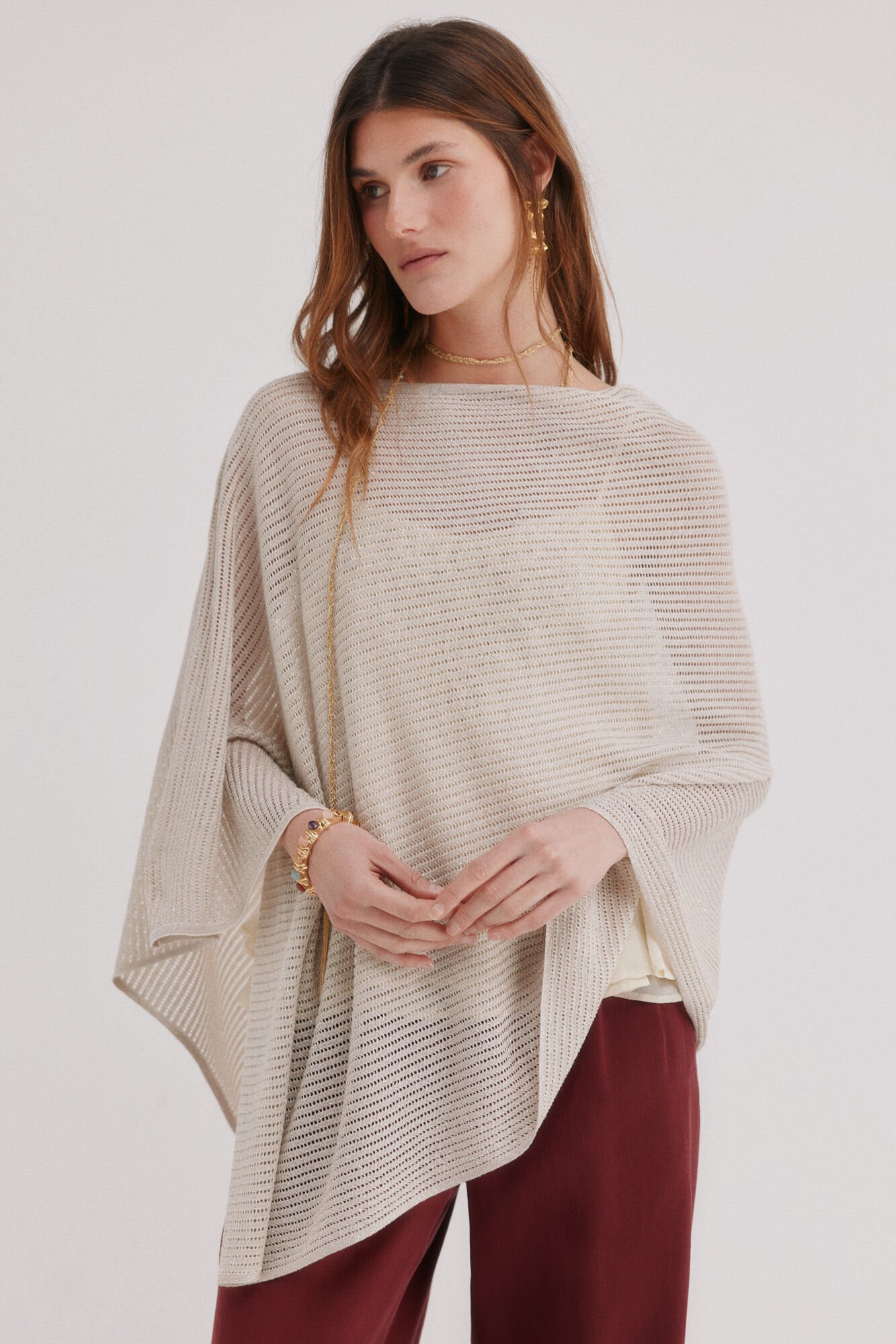 Hoss Intropia Ilduara. Capa asim&eacute;trica de punto