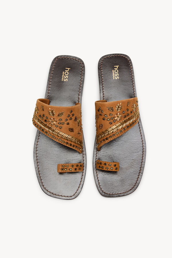 Hoss Intropia Macarena. Sand&aacute;lias bordadas em camur&ccedil;a Castanho