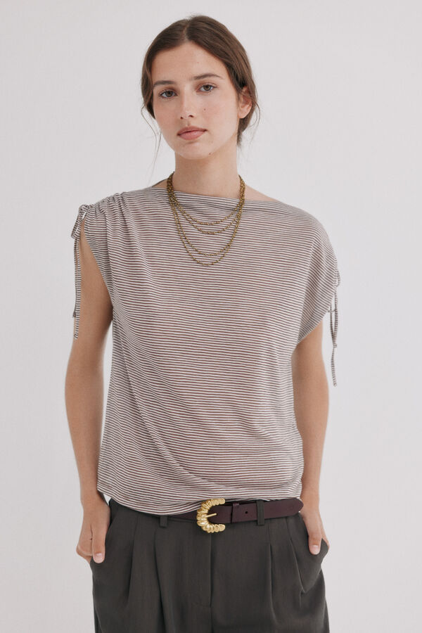 Hoss Intropia Madison. T-shirt com franzidos Castanho