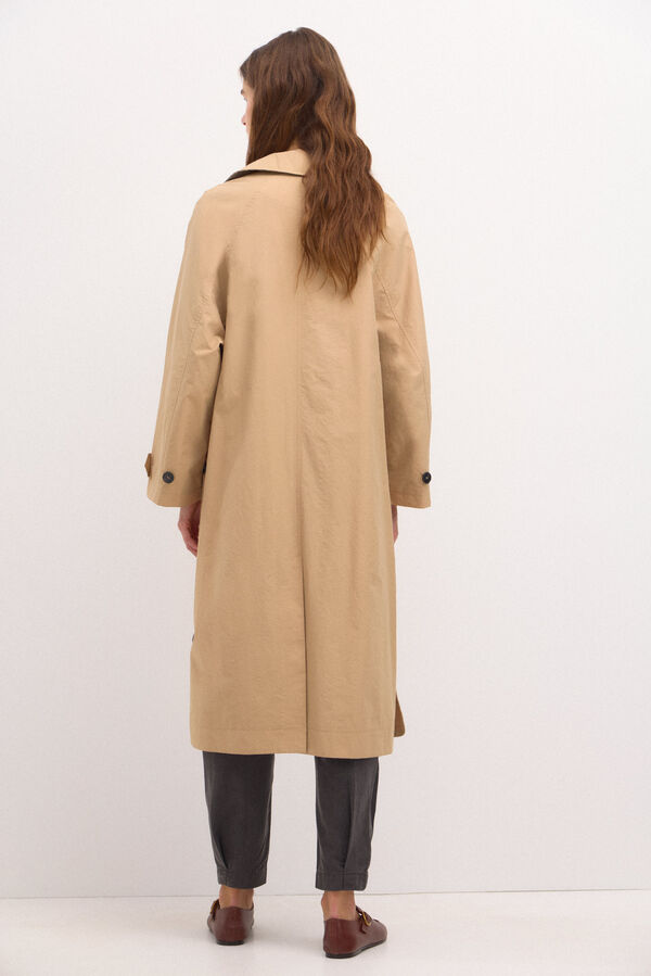 Hoss Intropia Danae. Gabardina larga oversize Marfil