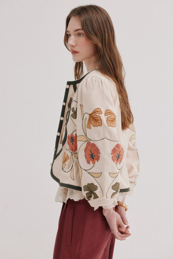 Hoss Intropia Eilana. Chaqueta detalles bordados Marfil