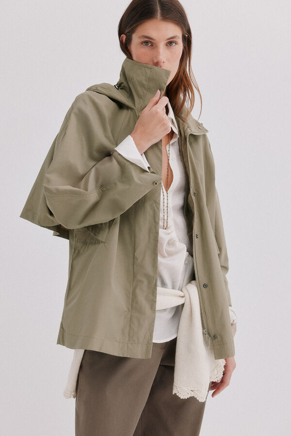 Hoss Intropia Diane. Desportiva curta Verde