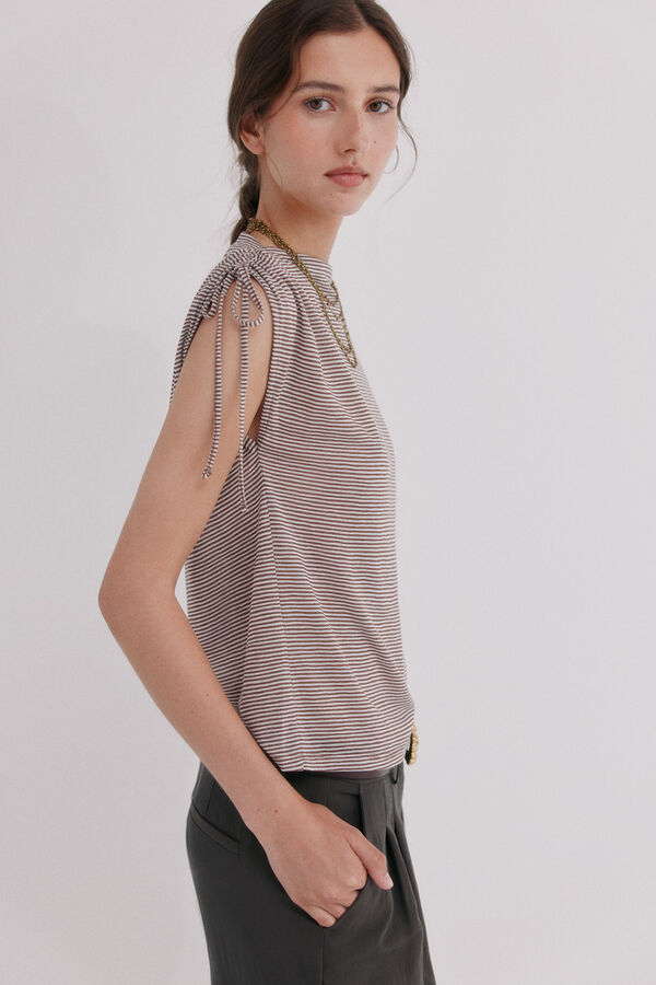 Hoss Intropia Madison. T-shirt com franzidos Castanho