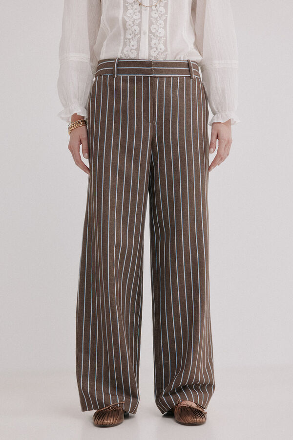 Hoss Intropia P&iacute;a. Cal&ccedil;as &agrave;s riscas Castanho