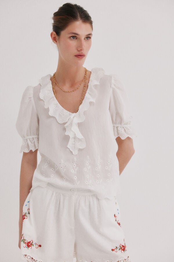 Hoss Intropia Carina. Blusa com folho Ecru