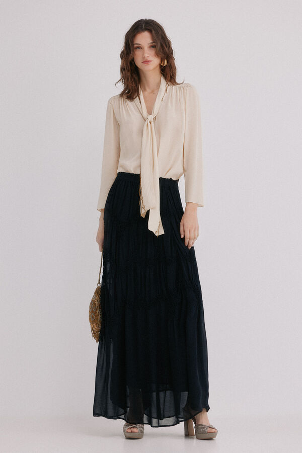 Hoss Intropia Romelia. Saia bordada Preto