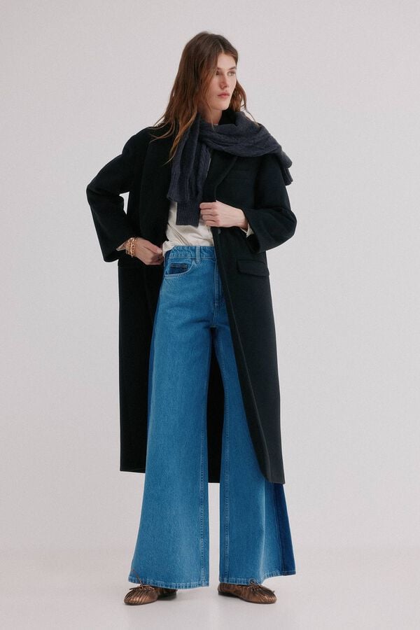 Hoss Intropia Florence. Sobretudo com gola de aba Preto