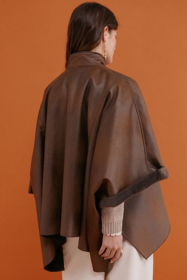 Hoss Intropia Domingo. Desportiva dupla face Castanho