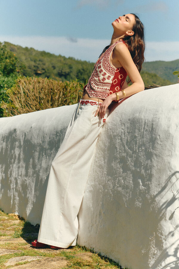 Hoss Intropia Geraldine. Chaleco bordado rojo